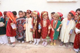 Base Elba, Kerkennah Bambini tunisini in costume tradizionale